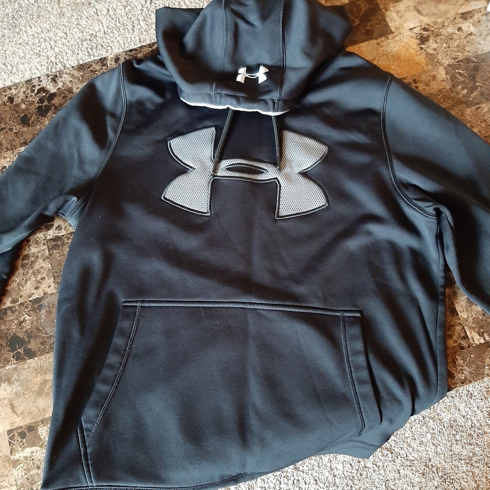 Underarmour Hoodie (small)